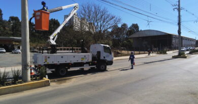 Caminhão da empresa realizando manutenção na Av. Pres. Nereu Ramos