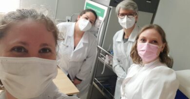 Equipe preparada para receber as pessoas no Dia D Pfizer