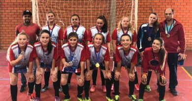 Equipe Hercílio Buch - campeã feminina Futsal 12-14 anos