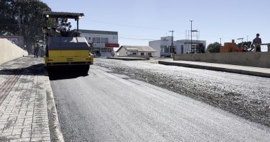 Mais uma rua sendo asfaltada em Mafra